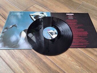 Lp SCORPIONS- Savage Amusement - 8