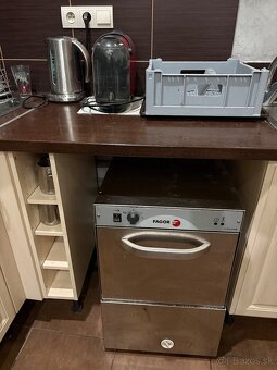 Odstupim zariadenie kaviarne - 8