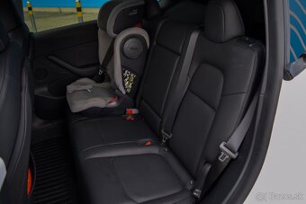 Tesla Model Y Long Range Dual Motor AWD 4x4 - 8