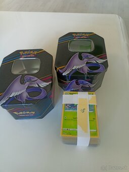 Pokémon sety - karty + plechovky - 8