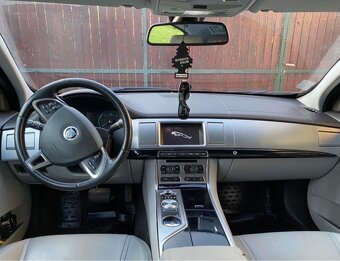 Jaguar XF 2.2 D - 8