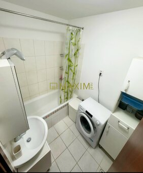 Ponúkame 2 izbový byt na ulici Na Križovatkách v Bratislave - 8