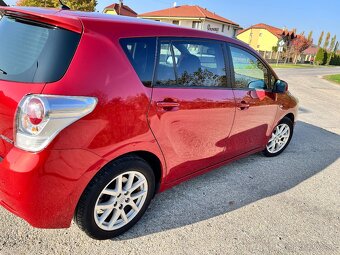 Toyota corolla Verso 2,2 - 8