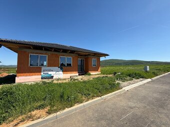 NOVOSTAVBA - ZLATÉ MORAVCE - 8