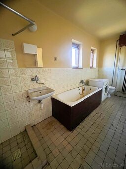 Poschodový rodinný dom s garážou, obec Kalná nad hronom - 8