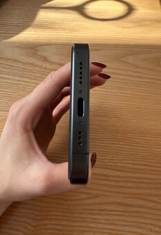 iPhone 15 Pro 256GB - 8