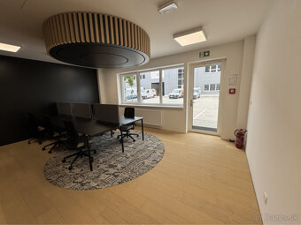 Prenájom rožného obchodno-skladového priestoru 421 m² s kanc - 8