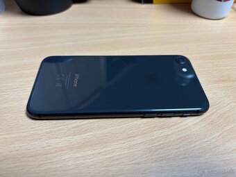 Apple iPhone 8 - 256GB + obal a príslušenstvo - 88% batéria - 8