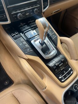 Porsche Cayenne - 8