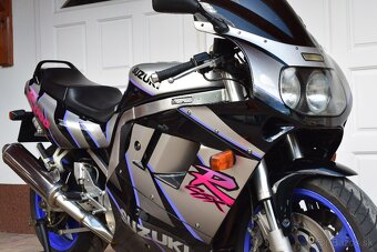 SUZUKI GSX-R 1100 - 8
