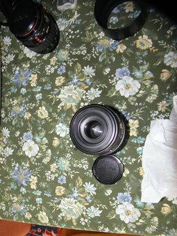 Sony Alpha A100 s objektivmi a prislusenstvom - 8