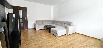 PREDAJ: Slnečný 3-izbový byt s loggiou na sídlisku Šípok, Pa - 8