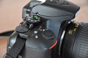 Nikon D5600 wifi BT - dotyk.dis. - VR objektiv AF-P 3tis.sn - 8