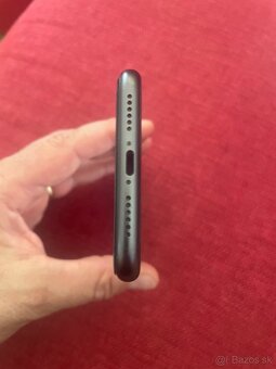 Predám Apple IPhone 11 128gb - 8