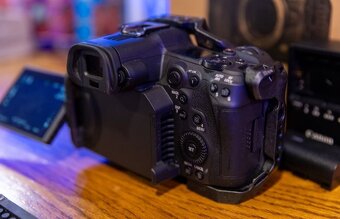 Canon R5C - 8