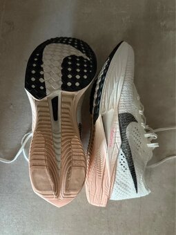 Bežecké topánky Nike Vaporfly 3 / veľ 39 (25 cm) - 8