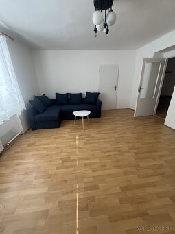 Prenájom priestranného 2-izbového bytu na Krátkej ulici v Hu - 8