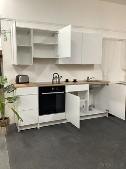 Menšia moderná biela kuchyňa INKA - 8