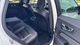 Predam Volvo XC60 B5 ‘23 Dark Plus so zarukou do 12/2027 - 8