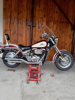 Suzuki Marauder VZ 800 - 8