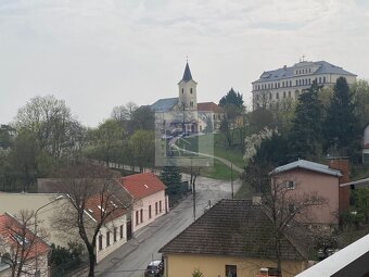 NA PREDAJ 3 IZBOVÝ BYT S VÝHĽADOM NA NITRU, GARÁŽ, BALKÓNY - 8