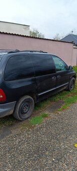 Chrysler Voyager 2.5 - 8
