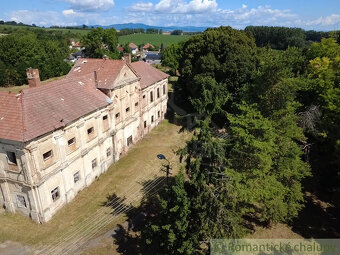 Kaštieľ plný histórie a krásy baroka v prostredí lipovej a - 8