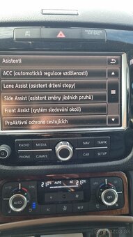 VW Touareg R Line 3.0 TDI - 8