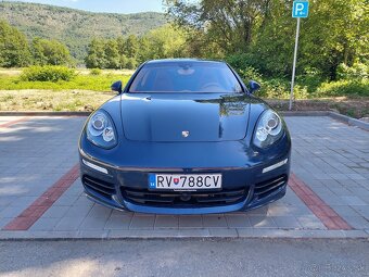 Porsche Panamera S - 8