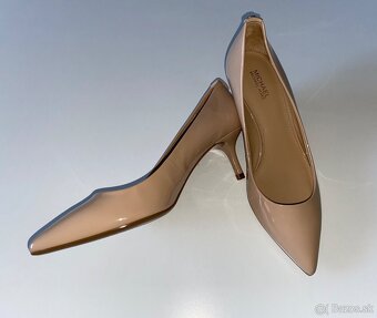 Michael Kors - Klasické lakované lodičky - nude - 8