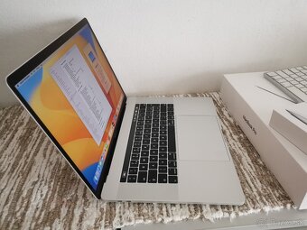 MacBook Pro 15" (2017) TOP STAV - 8