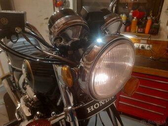 Revoluční Japonský motocykl Honda CB 750 Four... - 8
