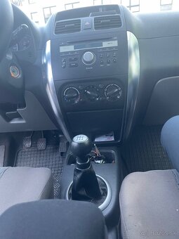Suzuki SX4 benzín - 8