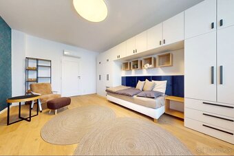 Elegantný, zrekonštruovaný veľkometrážny byt v centre Bratis - 8