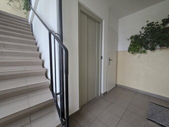 Ponúkam na predaj 1,5 izbový  byt Jaltská, Dargovských hrdin - 8