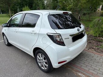 Toyota yaris hybrid - 8