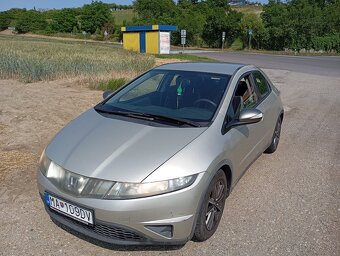 Predám Honda Civic 1.8 iVtec - 8