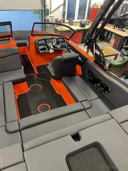 Motorový čln - 8
