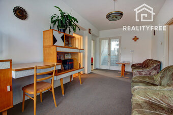 Na predaj 5-izbový rodinný dom s garážou na 954 m² pozemku - - 8