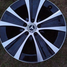 Mercedes - stredové krytky diskov 75mm - 8