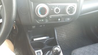 HONDA JAZZ 1.3i-VTEC MT 2015 - 8