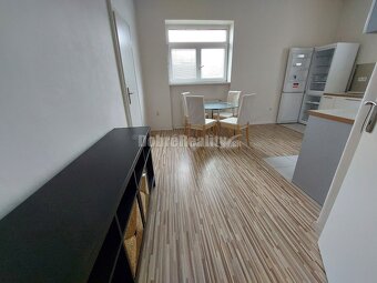 PRENÁJOM: VEĽKOMETRÁŽNY 2 IZBOVÝ BYT S 2 LOGGIAMI, CENTRUM - 8