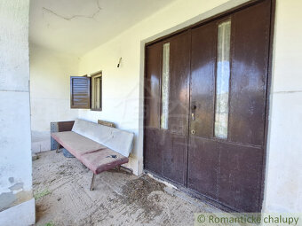 Poschodová chatka s vinohradom v malebnej dedinke Modrany - 8