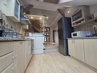 5 izbový podkrovný byt s parkovacím miestom - 8