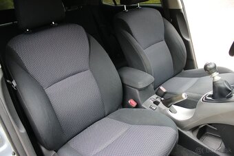 Toyota Auris 1,6i VVTI Valvematic - 8
