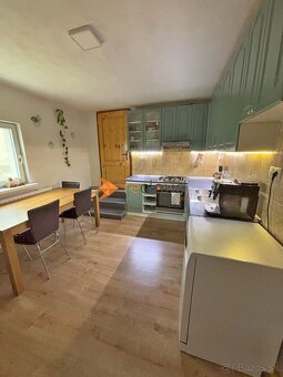 REZERVOVANÝ - RODINNÝ DOM s krásnym pozemkom v obci Zbehy (o - 8