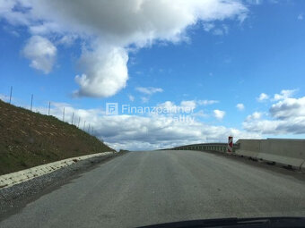 Romantický 900m2 pozemok v Prešove aj s prístupovou cestou ( - 8