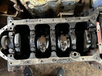 Predám motor a diely na motor 4v turbo zetor crystal - 8
