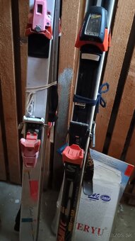 Lyže zadarmo, lyžiarky predám - 8