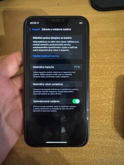 Predám IPhone 11 black, 128gb - 8